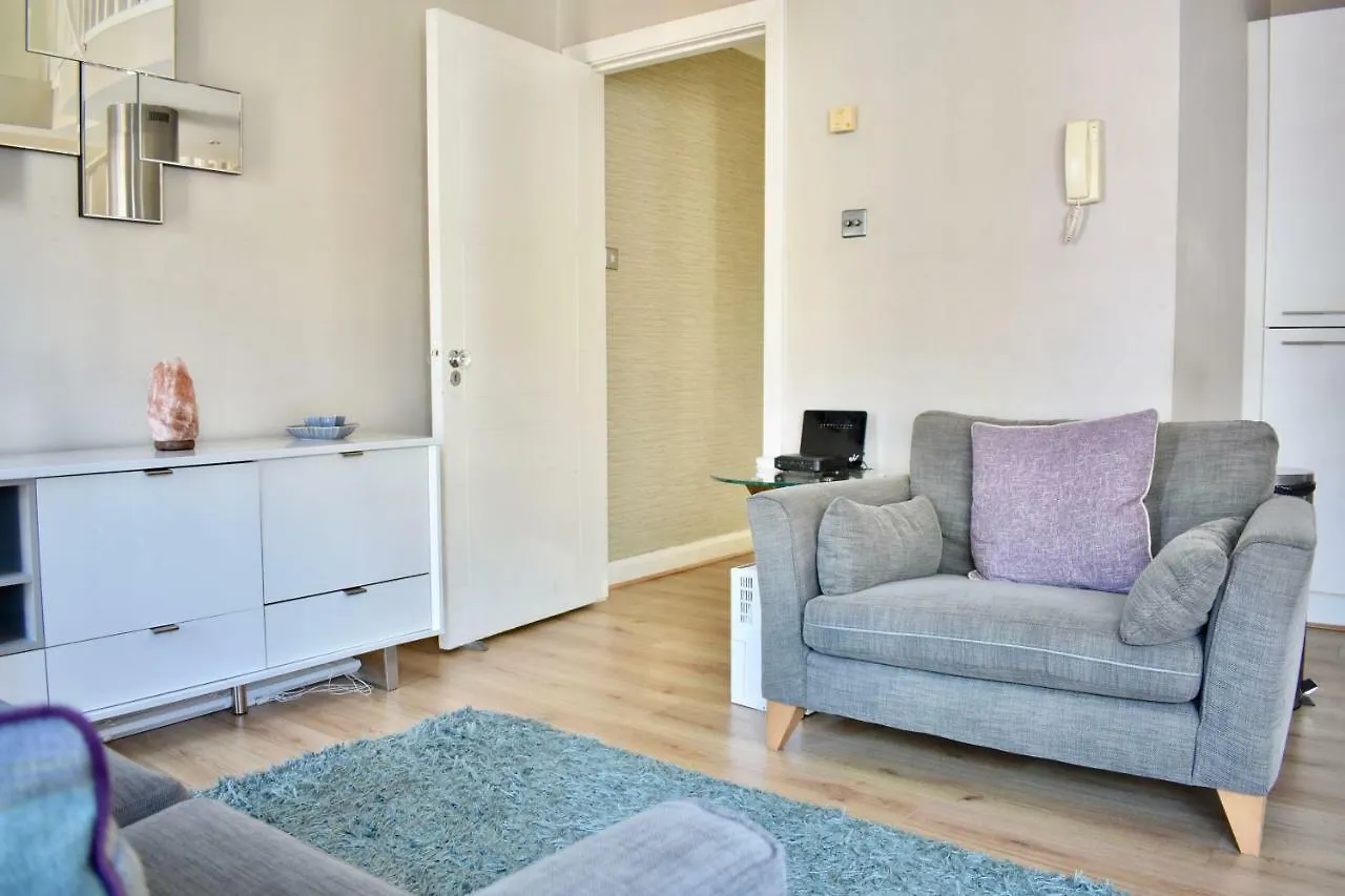 3 Bedroom Mezzanine Apartment In Temple Bar Dublin